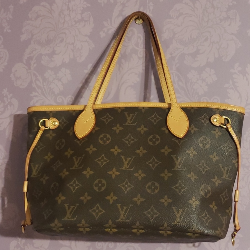 Authentic Louis Viutton handbag - Picture 1 of 3